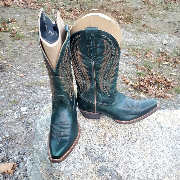Ariat Shoes - Ariat Green Metallic Tailgate Western Boots. Size 7.5 B